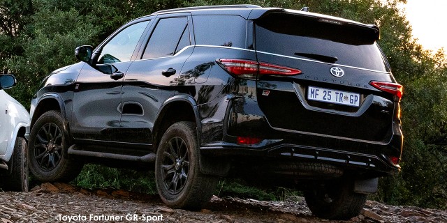 TOYOTA FORTUNER 2.8GD-6 4X4 GR-S A/T - 23 