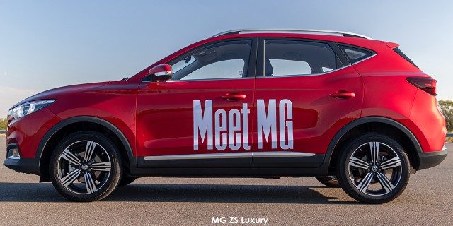 MG ZS 1.5 LUXURY A/T - 15 