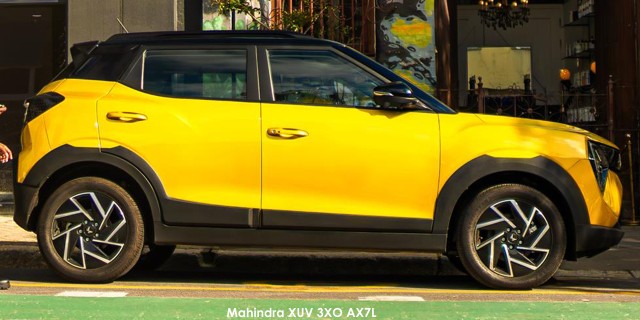 XUV3XO 1.2T AX7L A/T gallery image 7