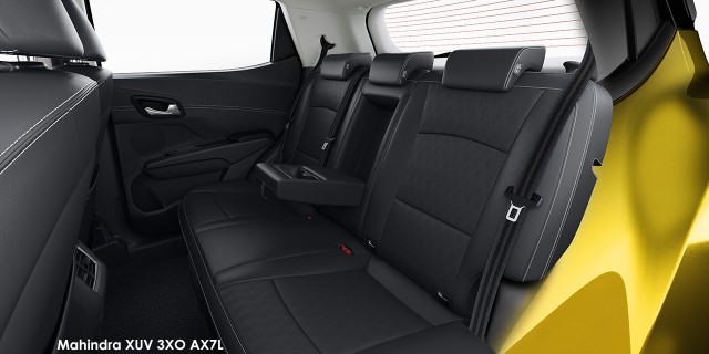 XUV3XO 1.2T AX7L A/T gallery image 11