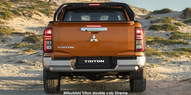 MITSUBISHI TRITON 2.4 Di-DC ARCTIC TRUCK 4X4 A/T P/U D/C - 61 